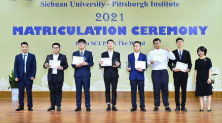 图为获奖学生与校领导、学院领导及教师代表合影