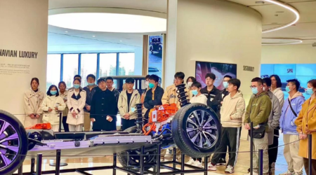 3Q影视
师生一行赴沃尔沃成都工厂参观